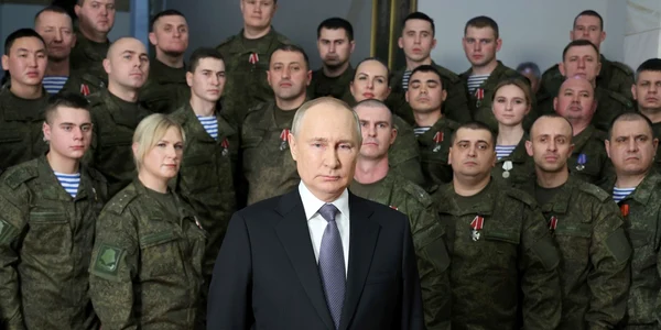 Vladimir Putin înconjurat de militari la mesajul de Anul Nou FOTO Profimedia 