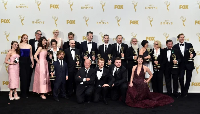 Membrii distribuţiei „Game of
Thrones“, fericiţi după ce au câştigat 12 premii la gala Emmy
2015 FOTO AP