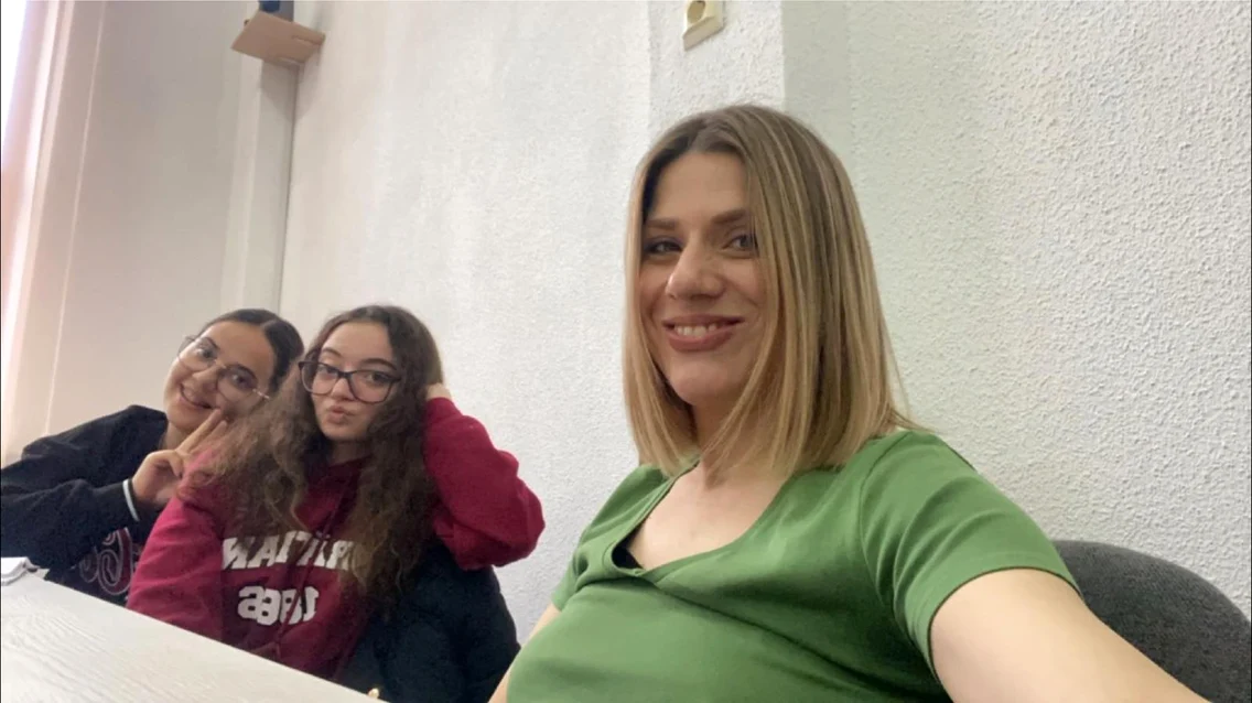 Tily Niculae a terminat sesiunea la facultatea pe care o face la Pitești!