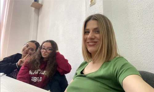  Tily Niculae a terminat sesiunea la facultatea pe care o face la Pitești!