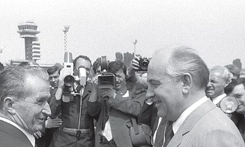 Reformatorul Gorbaciov primit cu frică de Ceauşescu jpeg