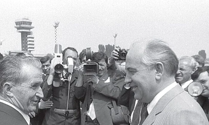Reformatorul Gorbaciov primit cu frică de Ceauşescu jpeg
