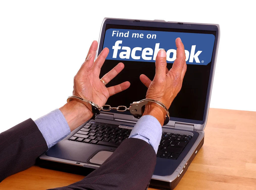 Culmea, hoţul şi-a verificat contul Facebook chiar la "locul faptei"