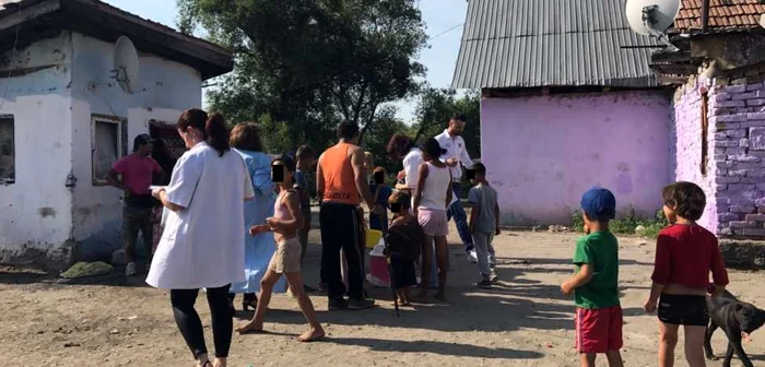 Angajaţii DSP Alba au mers în comunitatea vizată şi au vacinat 31 de copii