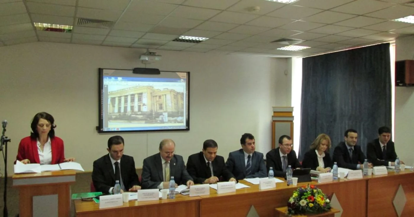 Magistraţii Tribunalului şi Judecătoriei Râmnicu Vâlcea au participat la o şedinţă de bilanţ comună. Foto Adevărul