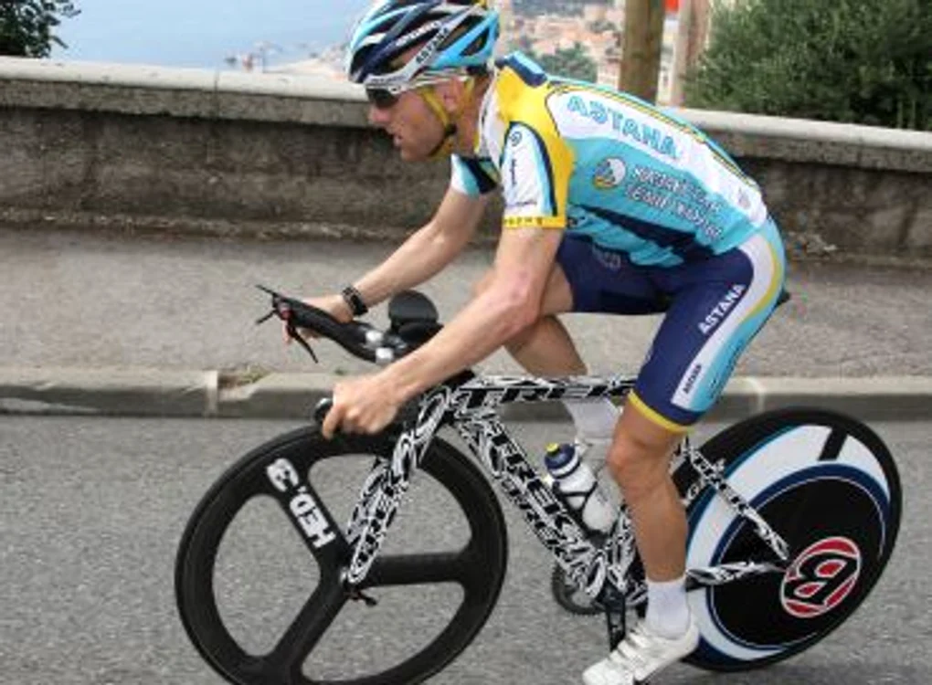 
    Lance Armstrong este bun prieten cu preşedintele Franţei  