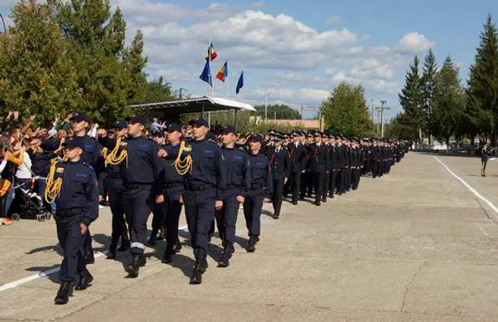 elevi scoala de pompieri pavel zaganescu foto scoalapompieri.ro