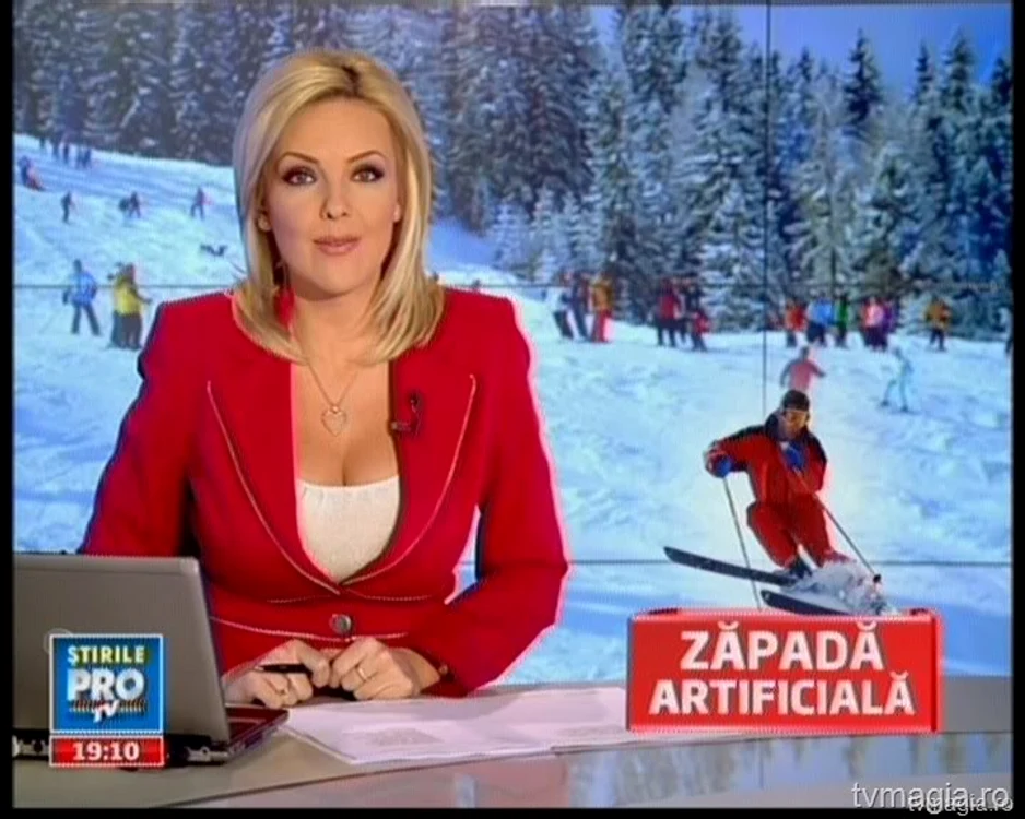 Oana Andoni ne ia ochii cu decolteul