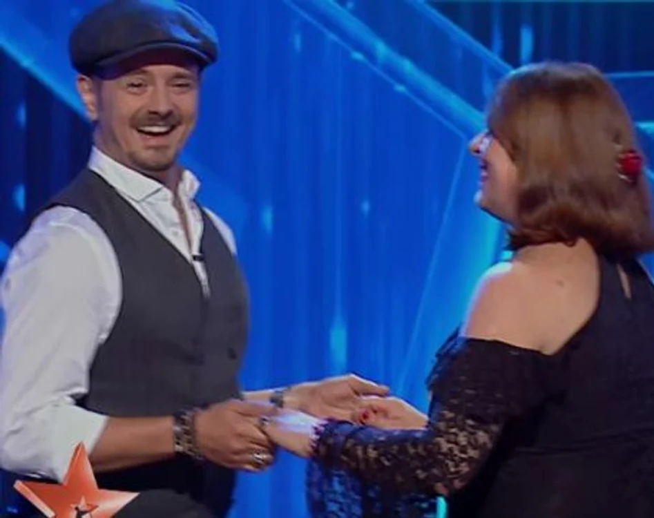 Mihai Petre a acceptat invitația concurentei și a dansat cu ea pe scena de la "Românii au talent"Foto: captură Pro Tv