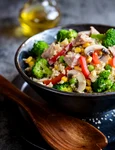 Salata cu tin si quinoa  Sursa foto shutterstock 1009968754 jpg