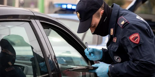 Filtrele de poliţie impânzesc Italia pentru a limita deplasarea oamenilor. FOTO Guliver-Gettyimages