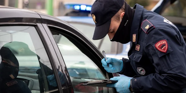 Filtrele de poliţie impânzesc Italia pentru a limita deplasarea oamenilor. FOTO Guliver-Gettyimages