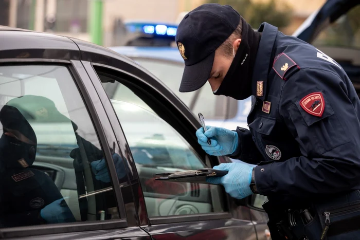 Filtrele de poliţie impânzesc Italia pentru a limita deplasarea oamenilor. FOTO Guliver-Gettyimages