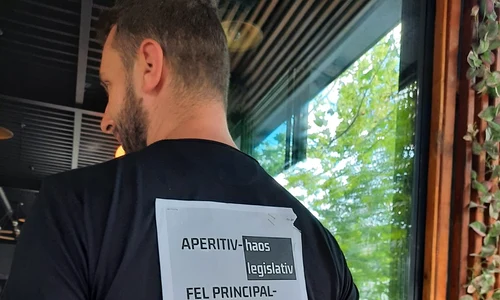 Angajații unei terase din București și au „strigat” nemulțumirile în mesaje inscripționate pe uniformă jpeg