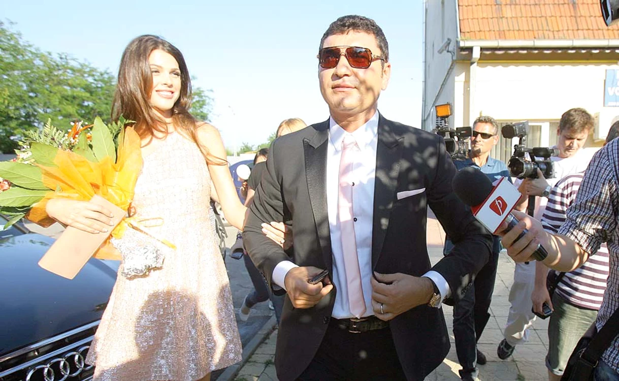 
    Alina şi Cristi Borcea  s-au căsătorit în  august 2011, după  o relație de 7 ani  