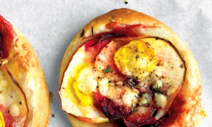 Tarte cu mere, sfecla si branza cheddar Reteta Marthei Stewart jpeg