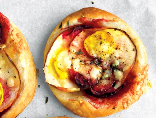 Tarte cu mere, sfecla si branza cheddar Reteta Marthei Stewart jpeg