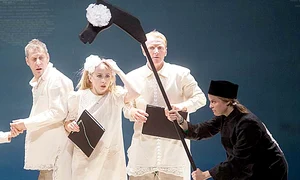 Aici, o juca pe  Smărăndiţa jpeg