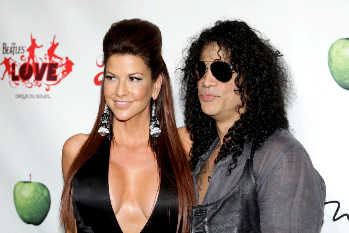 Perla Hudson (stânga) şi Slash