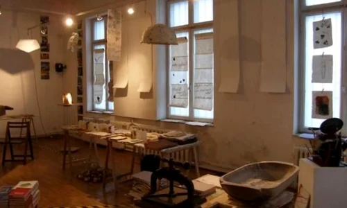 Cartea, ca obiect artistic, în expoziţie jpeg