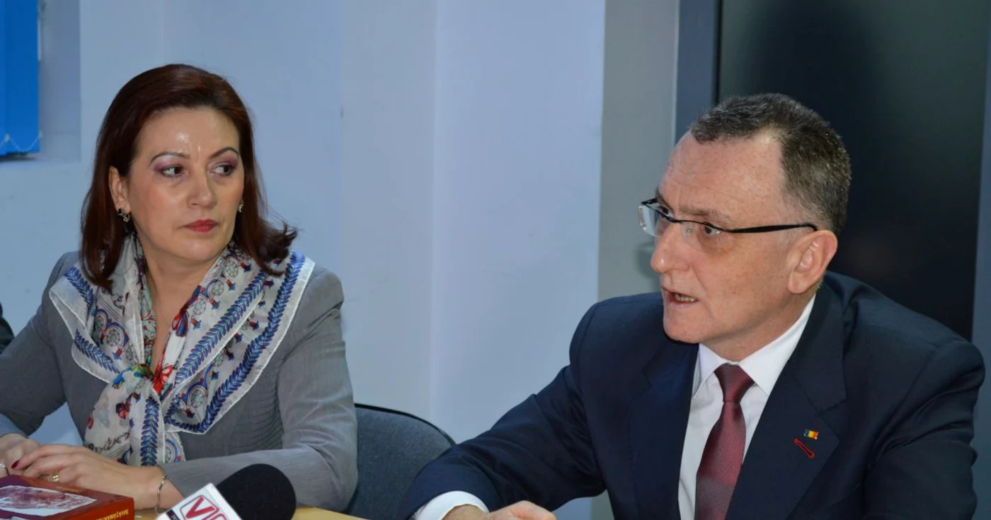 Ministrul Sorin Cîmpeanu şi inspectorul general al ISJ Vaslui, Gabriela Plăcintă