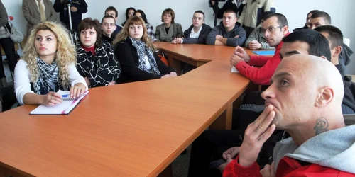 Elevii au stat faţă în faţă cu deţinuţii