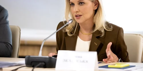 olena zelenska intro 7 PNG