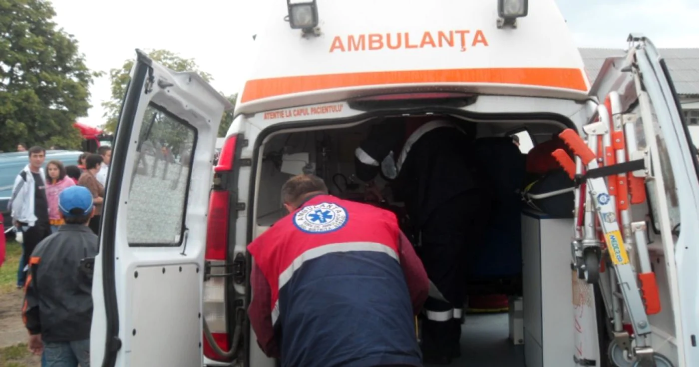 Studentul a fost lovit de bistriţeancă cu o lopată şi a avut nevoie de două zile de îngrijiri medicale FOTO: Arhivă