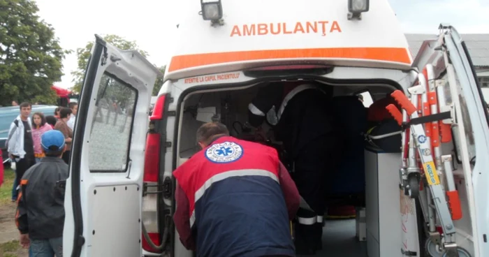 Studentul a fost lovit de bistriţeancă cu o lopată şi a avut nevoie de două zile de îngrijiri medicale FOTO: Arhivă