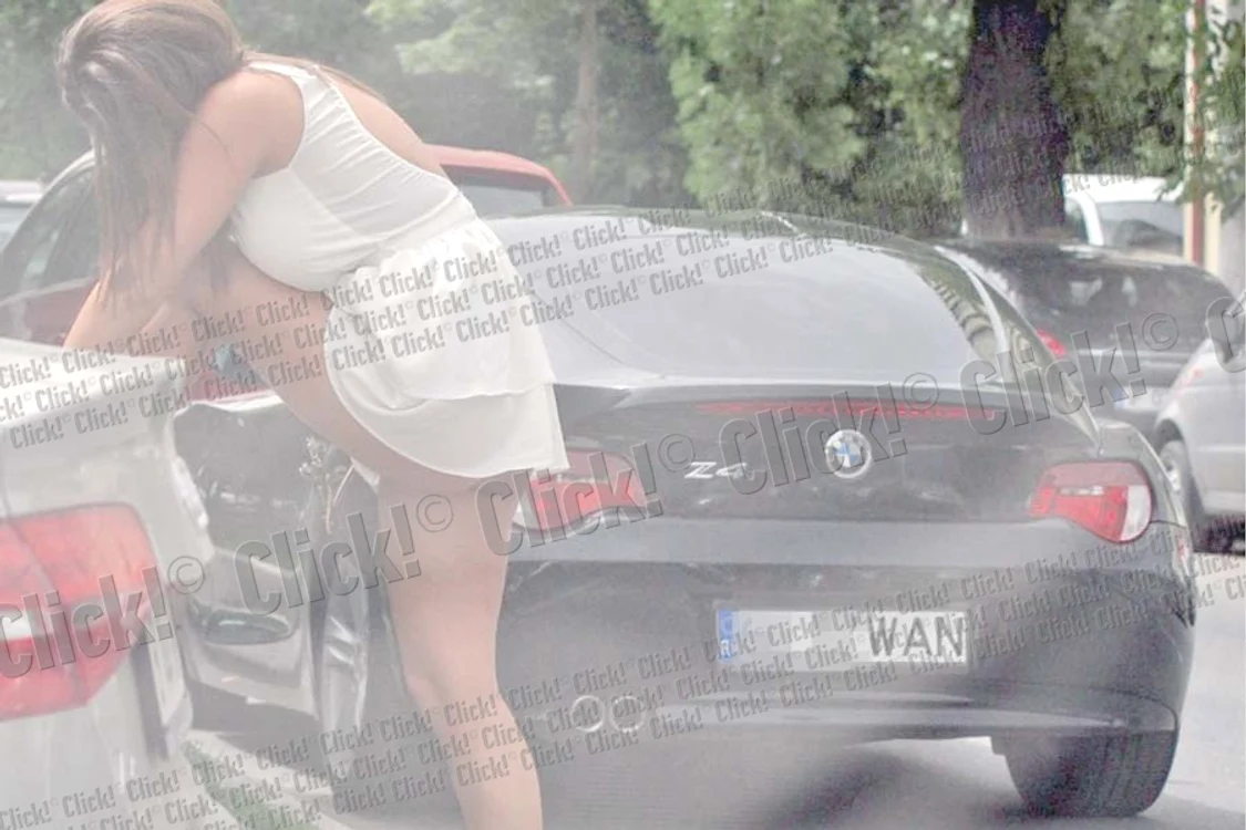 Roxana Vancea (22 de ani) a întors privirile pe stradă cu rochiţa ei albă (Fotografii: Blitz)