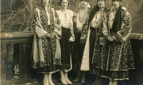 MNIR: Atelier educativ „Crăciunul în familia regală a României” jpeg