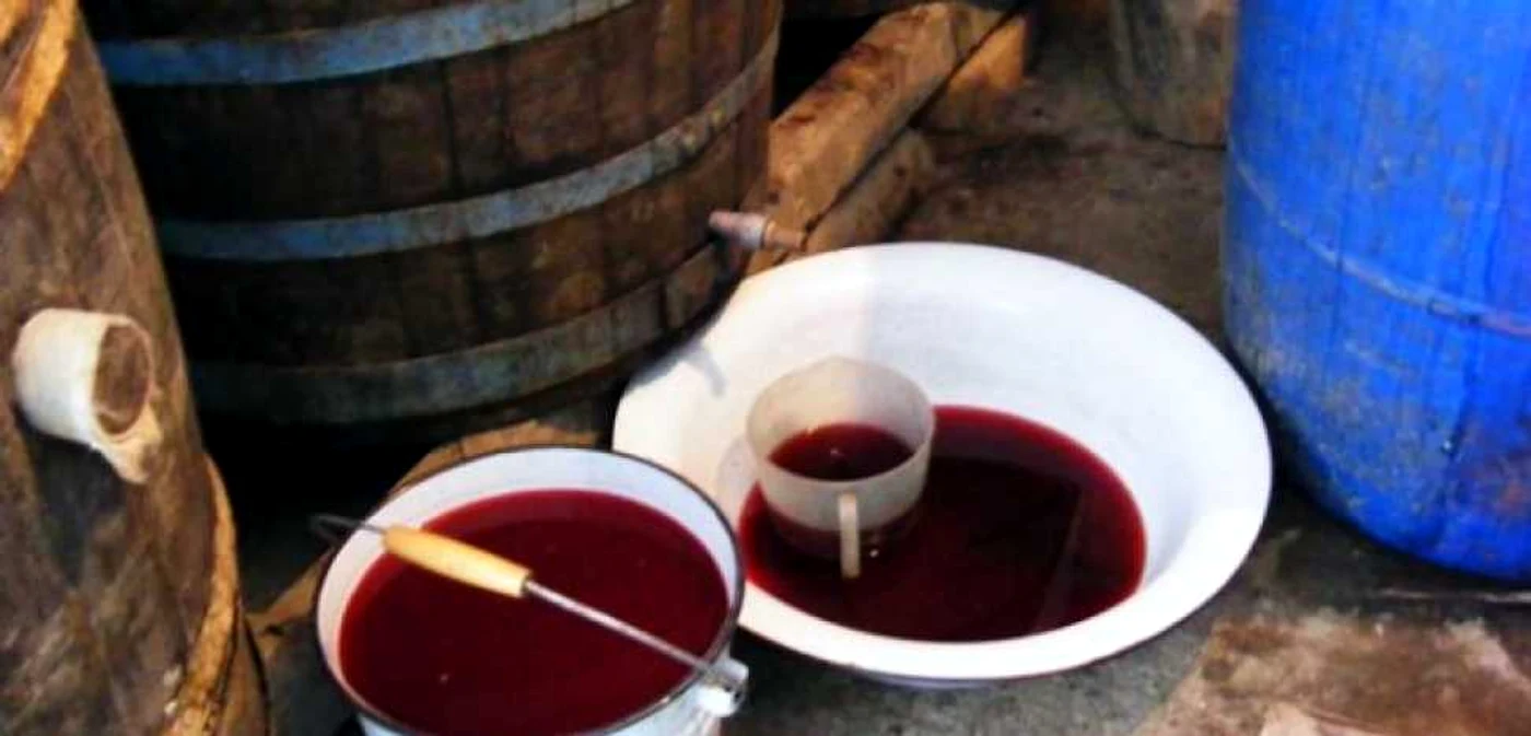 Fermentarea vinului i-a adus sfârşitul unei bătrâne din Cucuteni. FOTO: Arhivă