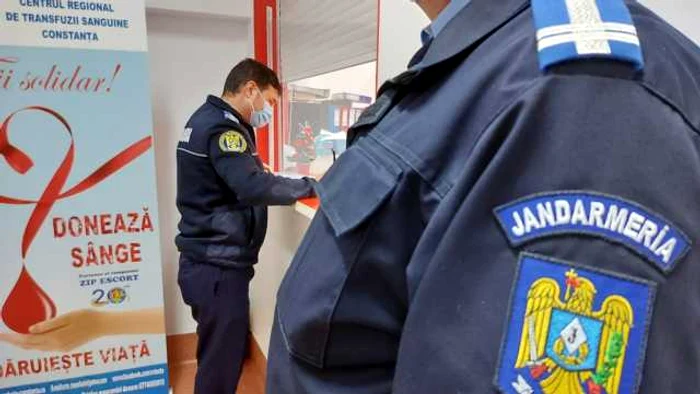 Jandarmii şi poliţiştii au donat sânge foto: IJJ Constanţa