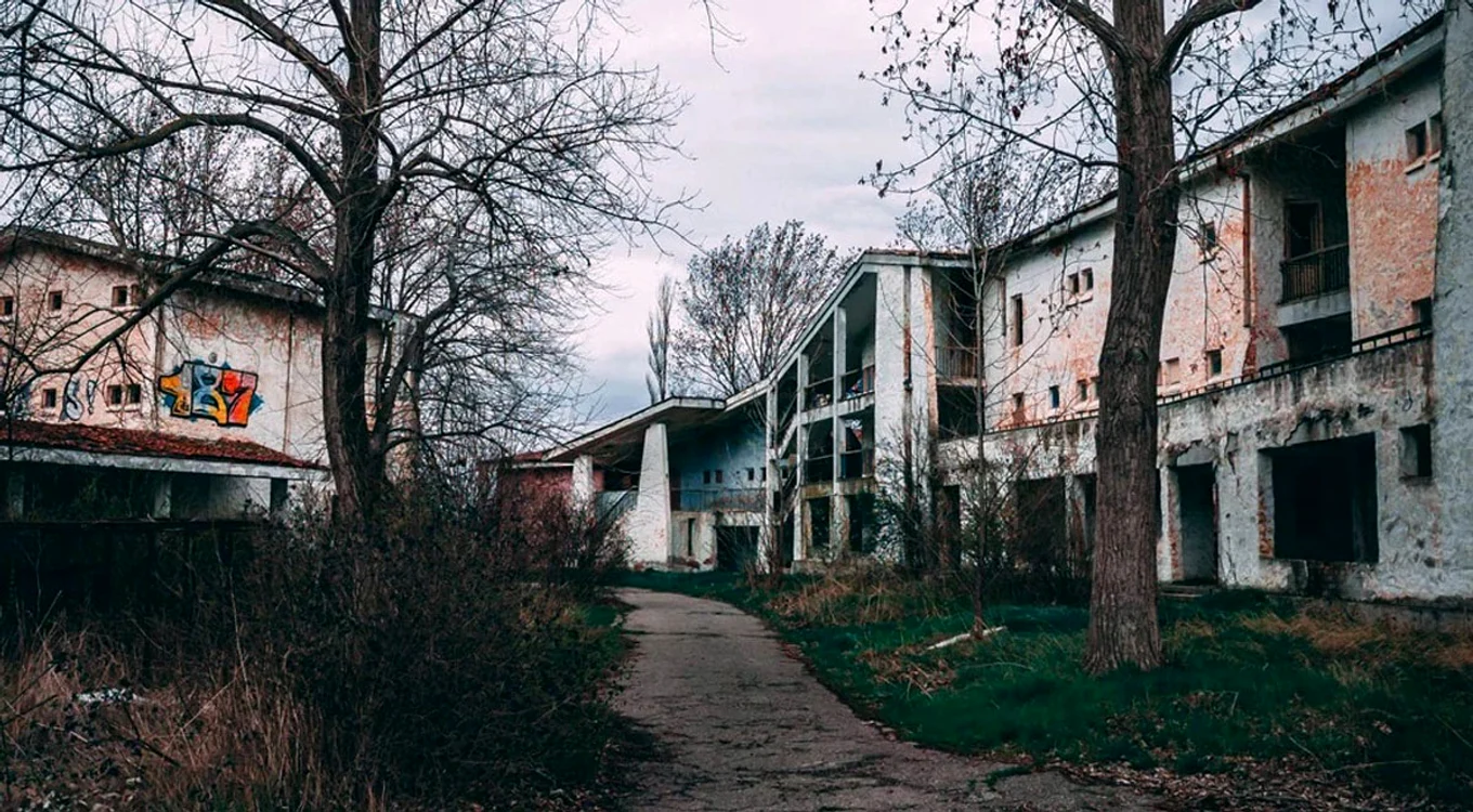 Peisaj dezolant în paradisul  vacanţelor de altădată. Foto: Isabela I.