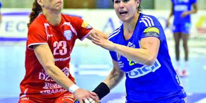 Oana Manea (dreapta) şi colegele ei vor să câştige Liga Campionilor FOTO Cosmin Iftode/Rpressport
