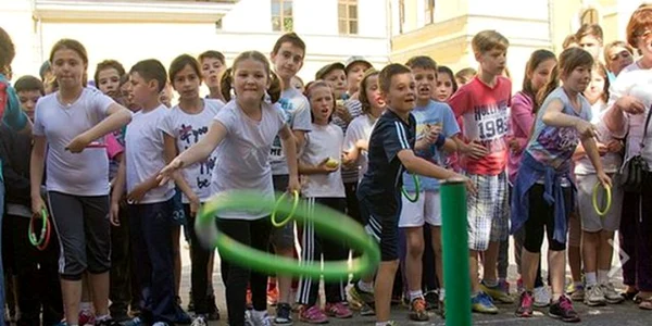 brasov capitala jocurilor traditionale ale copilariei