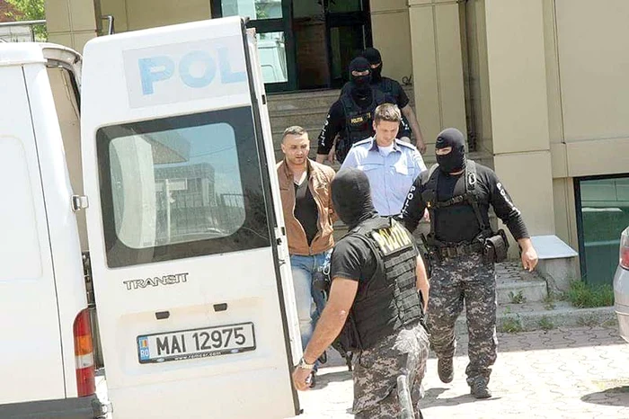 Dumitru Vasile Burcea  (33 de ani) a fost arestat pentru  30 de zile de Tribunalul Argeş