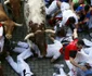 tauri prin multimea de alergatori la san fermin pamplona foto reuters 10