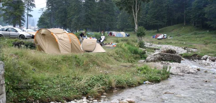 Campingul în zonele pitoreşti ale Văii Prahovei este una dintre variantele de cazare FOTO Adevărul