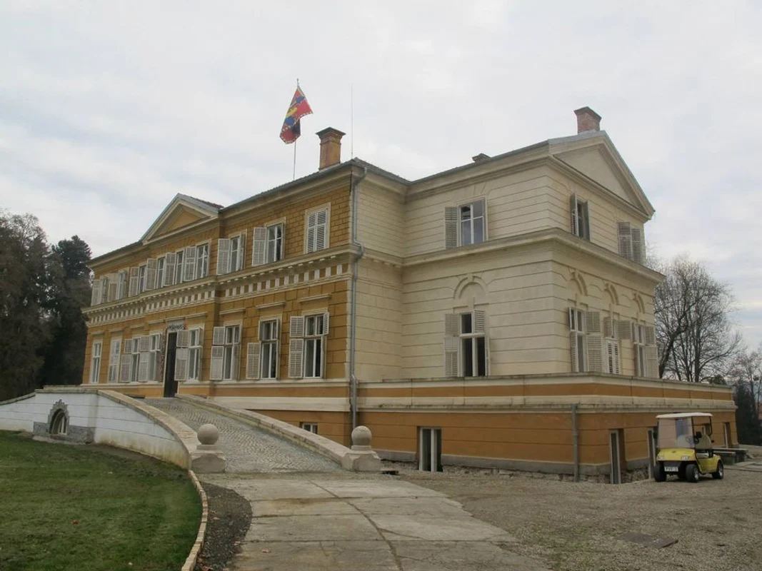 Castel Savarsin 1 jpg