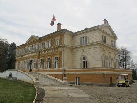 Castel Savarsin 1 jpg