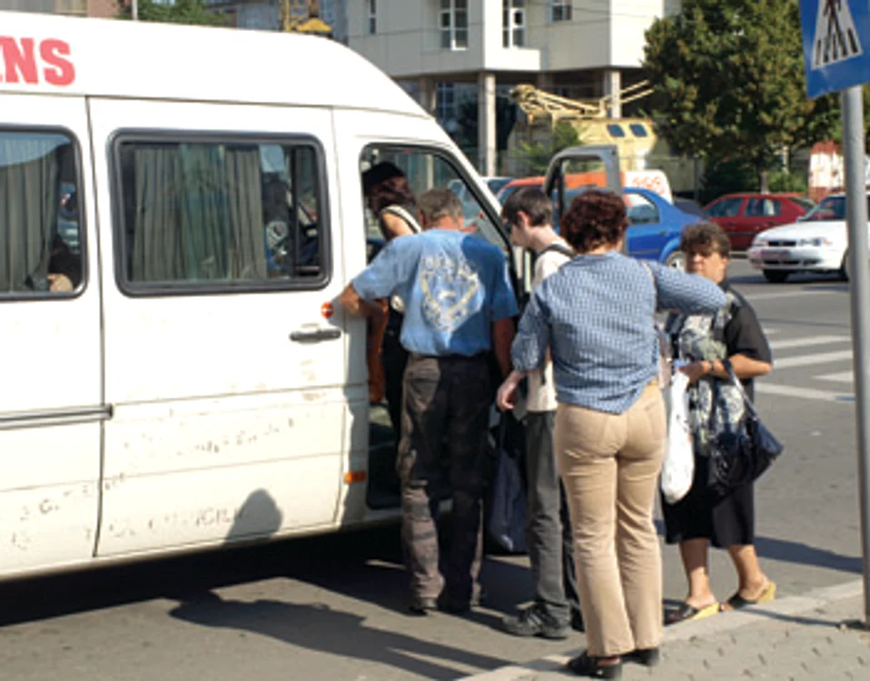 Hunedoara: Transportul în comun, periculos şi ilegal