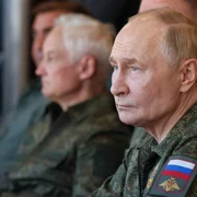 Putin în uniformă militară la Zapad 2025 FOTO profimedia 1037903734 jpg