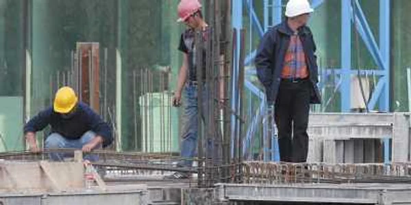 Poliţiştii locali au aplicat amenzi pentru construcţiile neautorizate foto arhivă