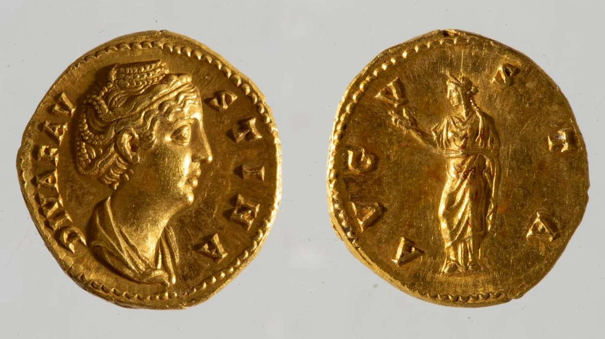 Aureus roman cu portretul împărătesei Faustina, din colecția Cabinetului Numismatic al Muzeului Național de Istorie a României