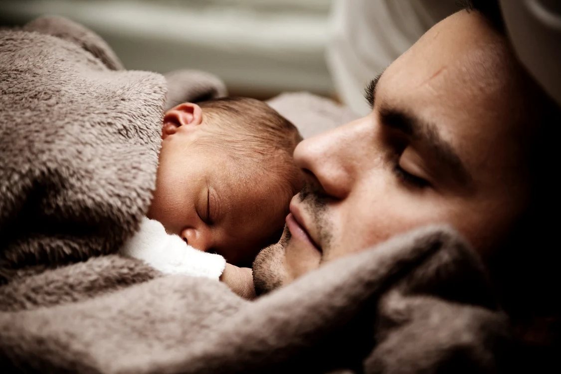 Angajații care au copii până în 8 ani ar putea munci legal de acasă / foto: Pixabay