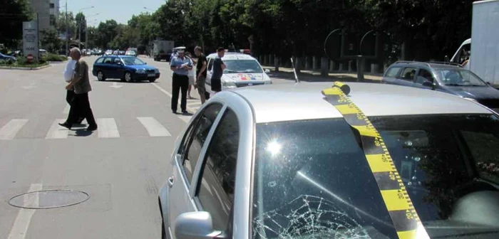 Tânăra a fost accidentată pe trecerea de pietoni FOTO Sabina Ghiorghe