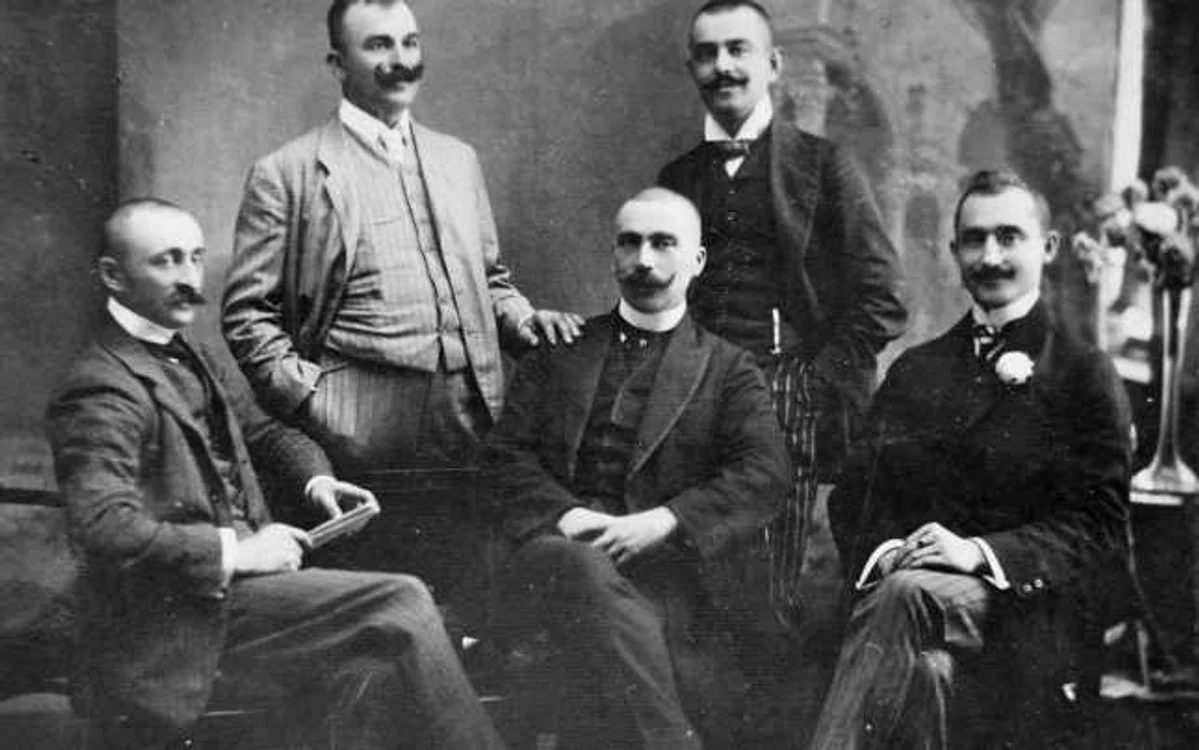 Câţiva dintre reprezenanţii vieţii culturale din zona Şimleului, în anii 1905-1906 FOTO Serviciul Judeţean al Arhivelor Naţionale Sălaj, fond Colecţia familială Deleu