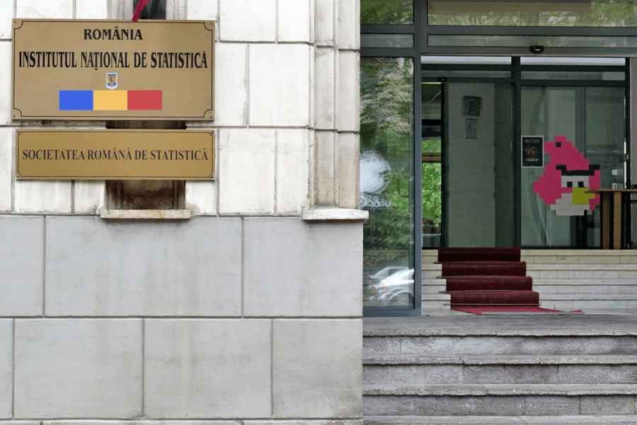 Protest al angajaţilor Institutului Naţional de Statistică la sediile PNL şi PSD
