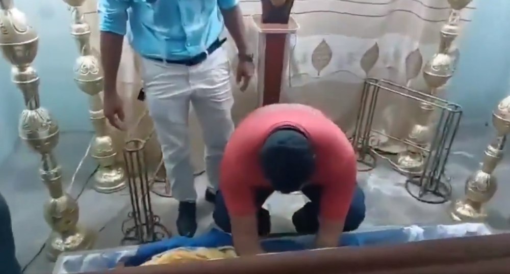 Surpriză șocantă la priveghi: O femeie declarată moartă a „înviat” sub privirile tuturor VIDEO